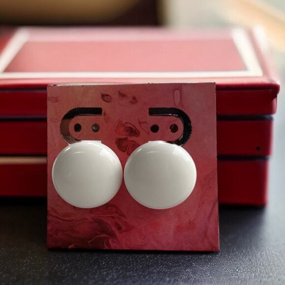 Vintage Trifari White Round Disc Clip-On Earrings - Picture 1 of 7